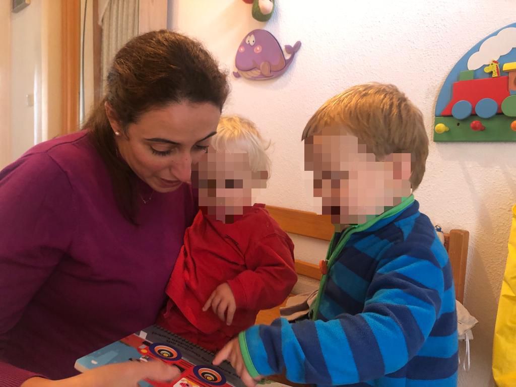 Kind spielt bei der Tagesmutter